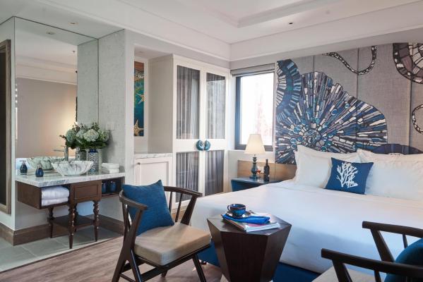 Double Room with Partial Sea View and Daily Laundry Service (4 items/day)