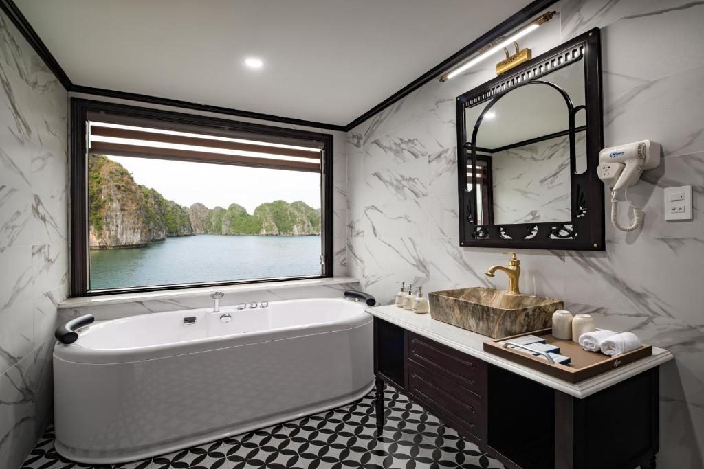 Suite Junior Có Ban Công Riêng – 2 Ngày 1 Đêm