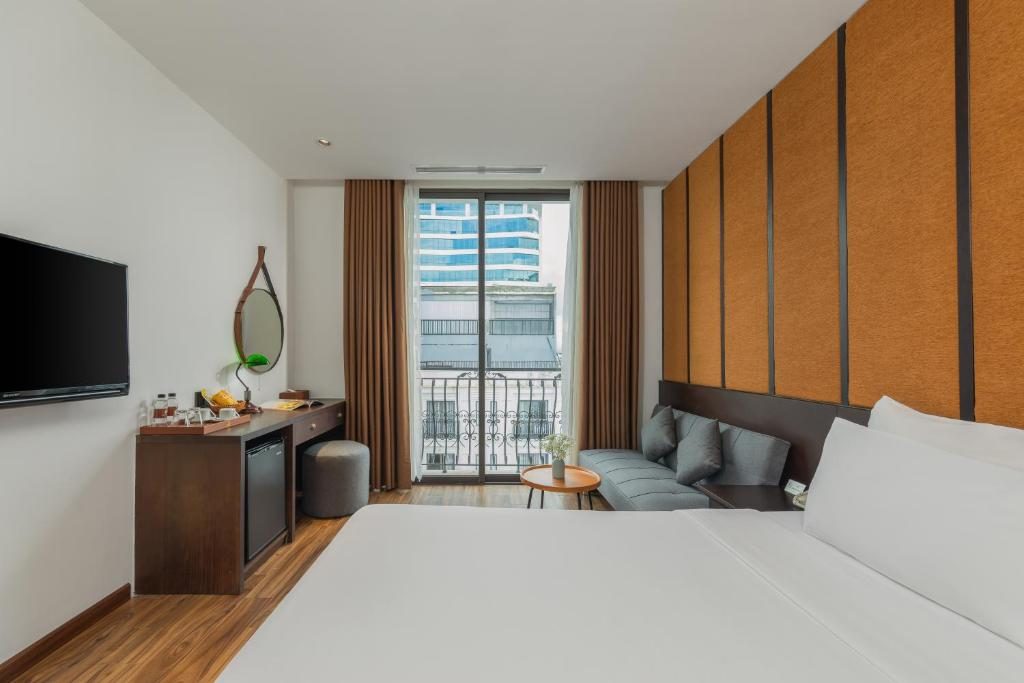 Phòng Deluxe Giường Đôi Có Ban Công