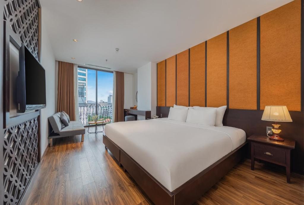 Phòng Deluxe Giường Đôi Có Ban Công