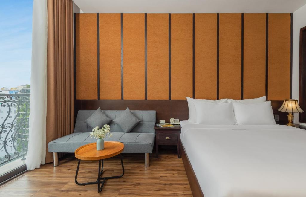 Phòng Deluxe Giường Đôi Có Ban Công