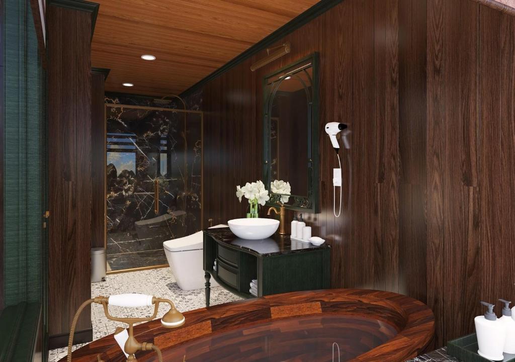 Suite Lan Hạ Có Ban Công Riêng – 2 Ngày 1 Đêm