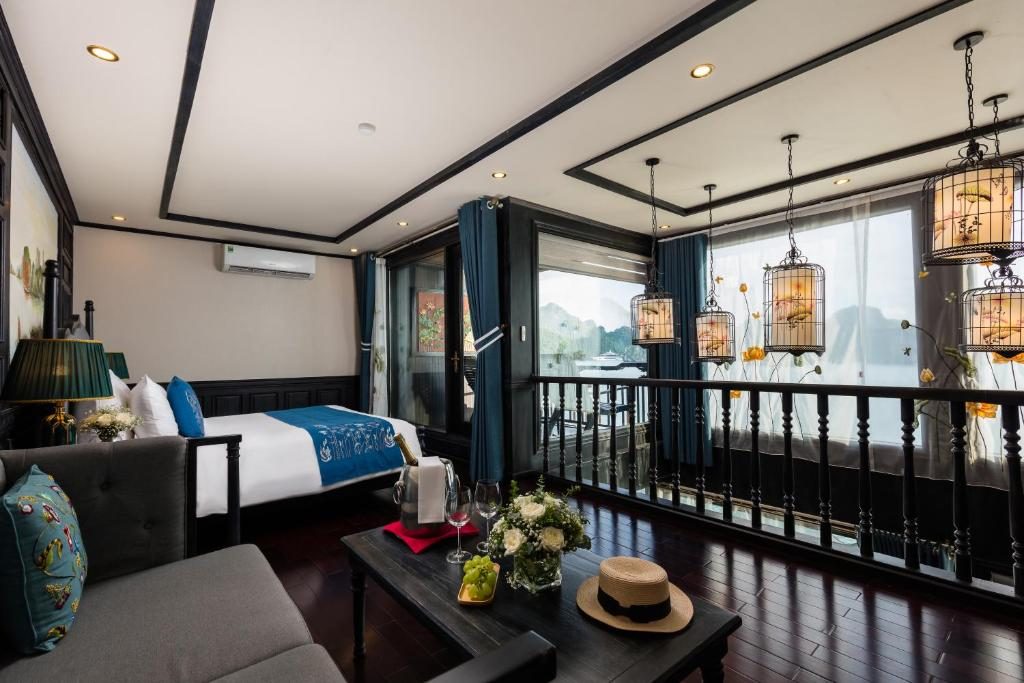 Suite Lan Hạ Duplex Có Ban Công Riêng – 2 Ngày 1 Đêm