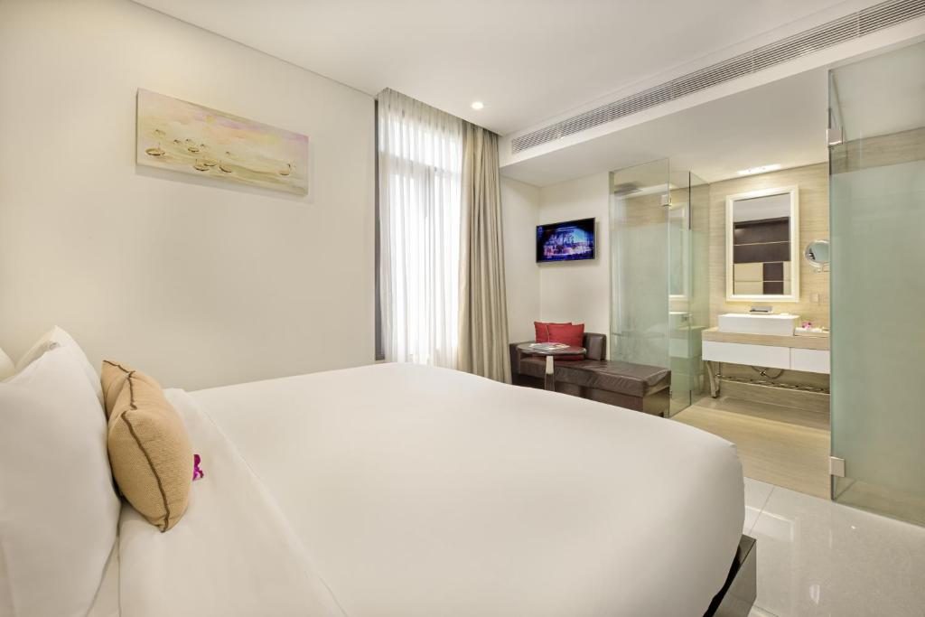 Deluxe Double Room with Partial Ocean View – High Tea included