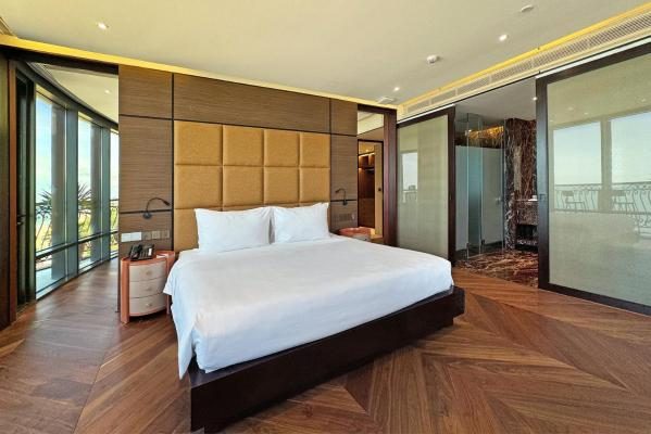 Presidential Suite Beachfront – High Tea included