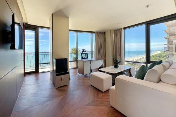 Presidential Suite Beachfront – High Tea included