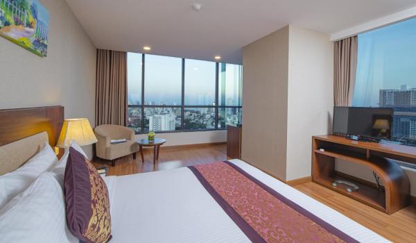 Deluxe City View King Room with Bathtub