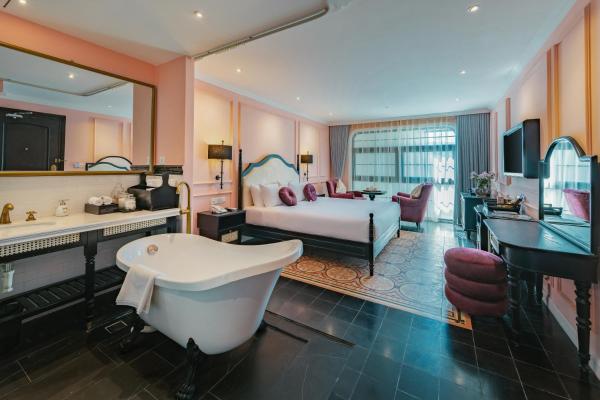 Phòng Deluxe Giường Đôi Có Bồn Tắm