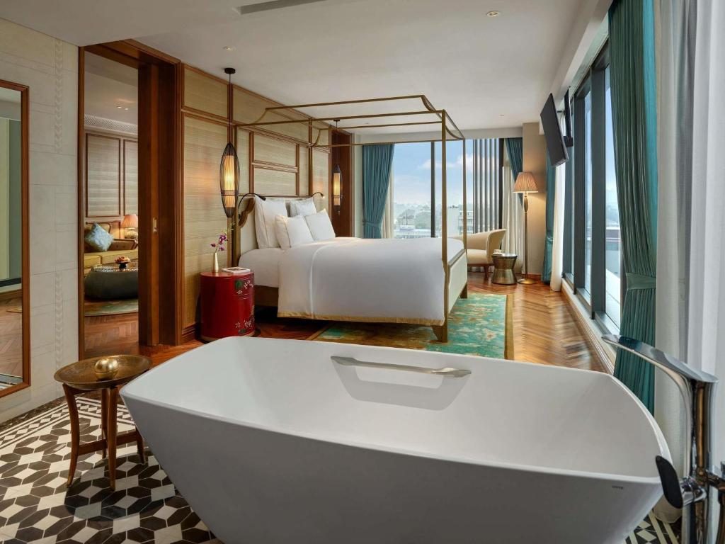 Suite Deluxe có Giường cỡ King với Quyền lui tới Sảnh khách
