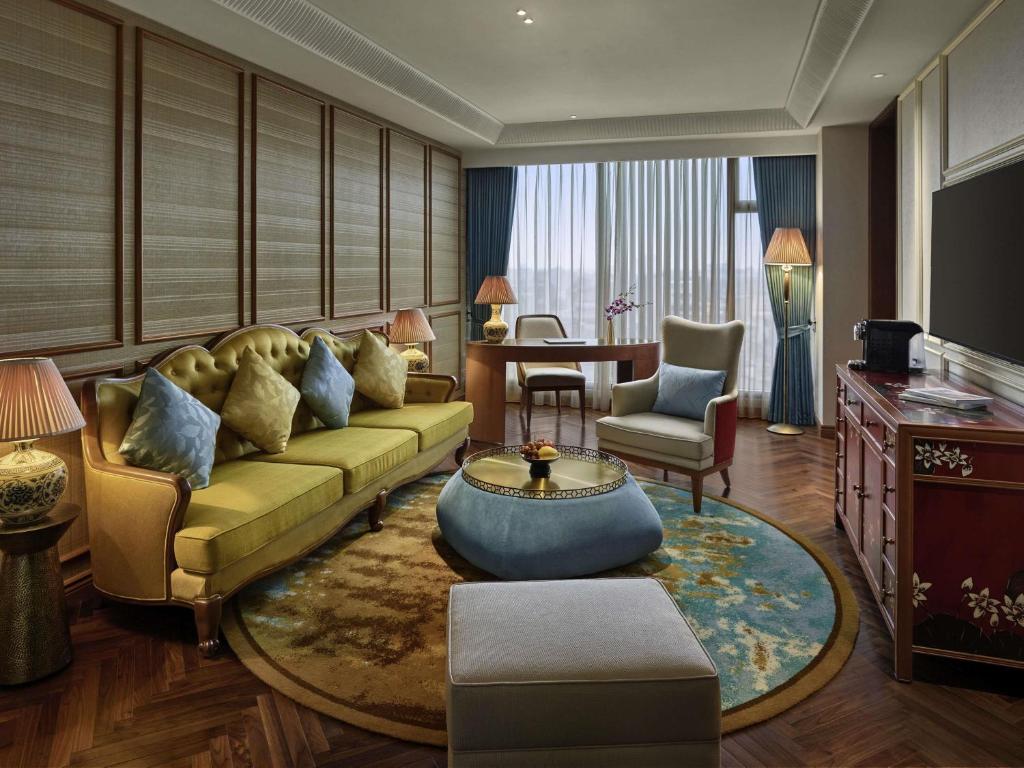 Suite Deluxe có Giường cỡ King với Quyền lui tới Sảnh khách
