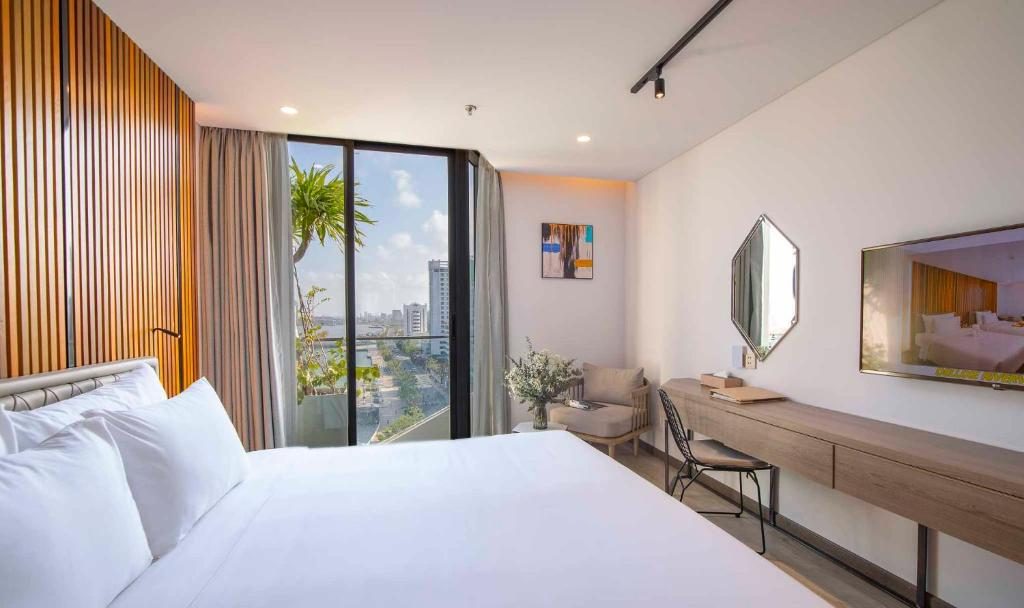 Phòng Deluxe Giường Đôi Hướng Sông Có Ban Công