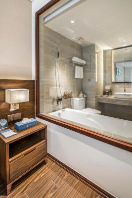 Deluxe Twin Room with Bathtub