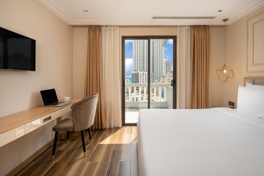 King Suite with Balcony and City View