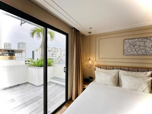 Twin Suite with Balcony and City View