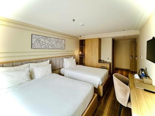 Twin Suite with Balcony and City View