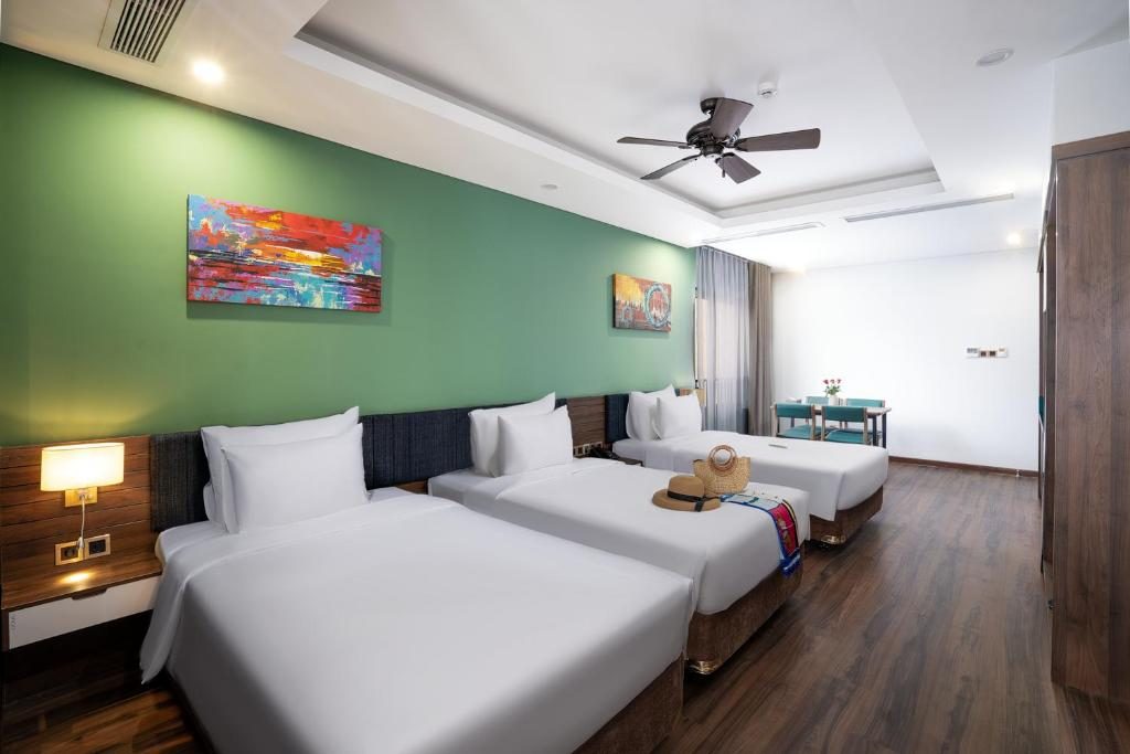 Phòng Studio 3 Người Có Ban Công Nhìn Ra Thành Phố