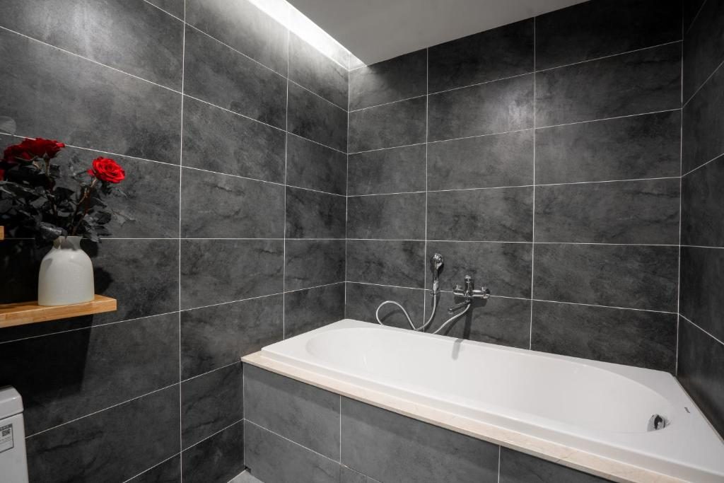 Phòng Studio 2 Giường Đơn Nhìn Ra Hồ Bơi