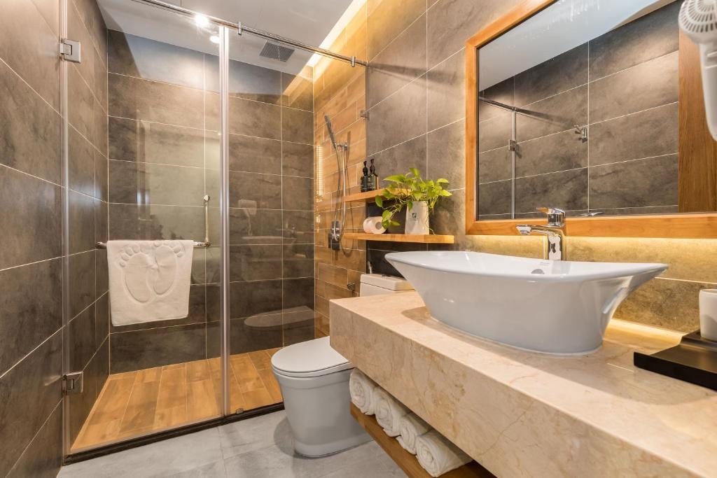 2-Bedroom Deluxe Apartment with Balcony City View