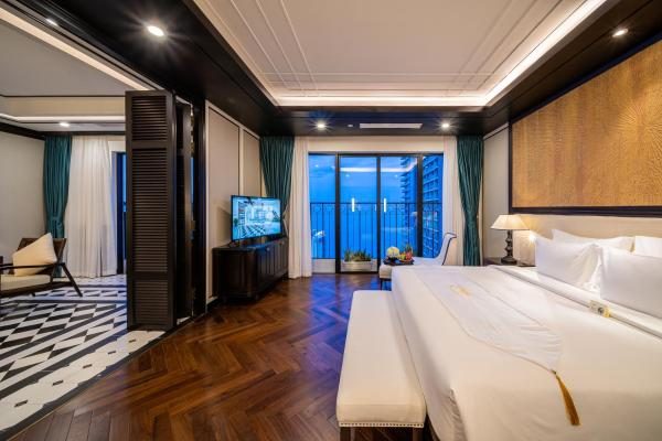 Suite Hạng Hoàng Gia