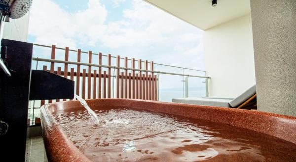 Special Offer – Deluxe Twin Room with Ocean View – Onsen & Water Park Inclusive