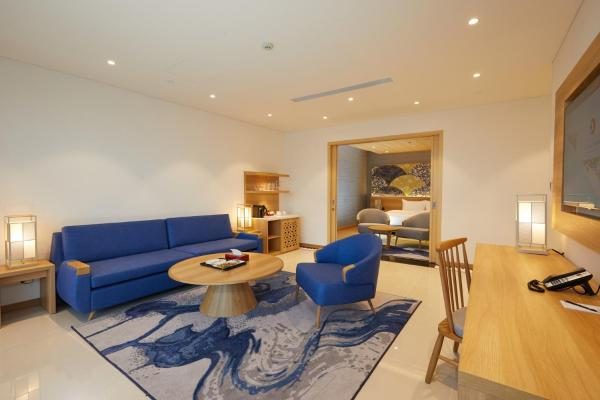 Special Offer – Senior Suite Panoramic Ocean View – Onsen & Water Park Inclusive