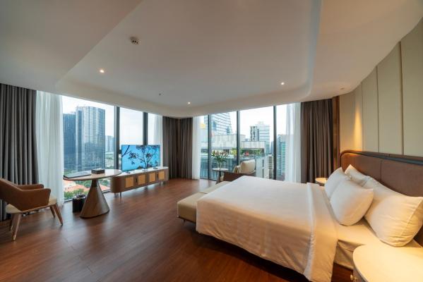 Charm Signature VIP 3 – Top Floor with City View – Included Afternoon Tea