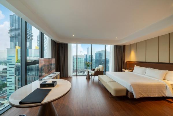 Charm Signature VIP 3 – Top Floor with City View – Included Afternoon Tea