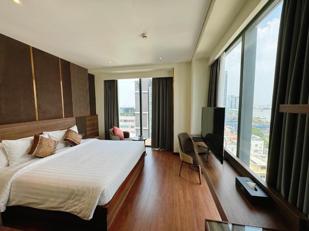 Grand Double City View – Room Only