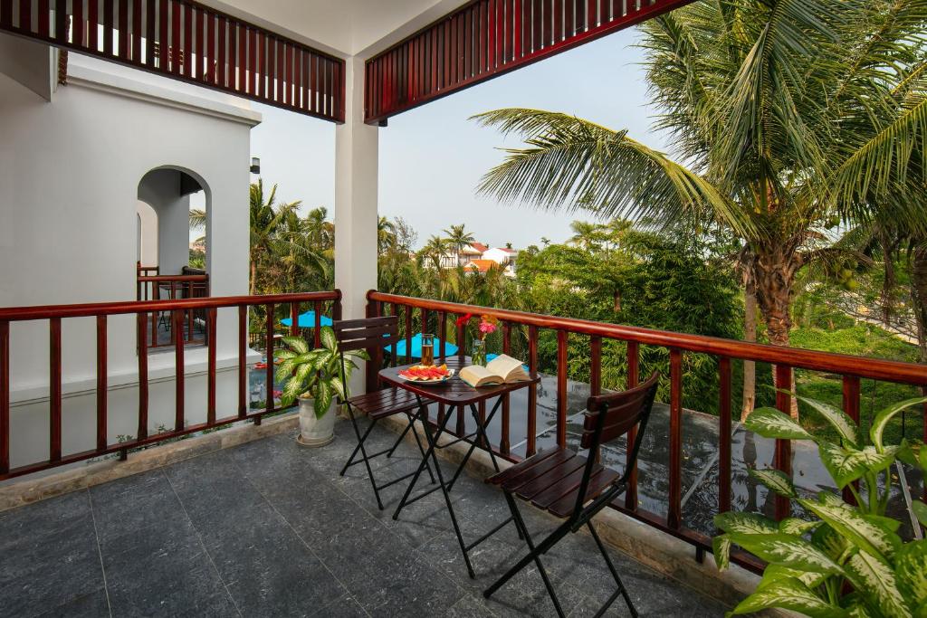 Phòng Deluxe 3 Người Có Ban Công Nhìn Ra Toàn Cảnh