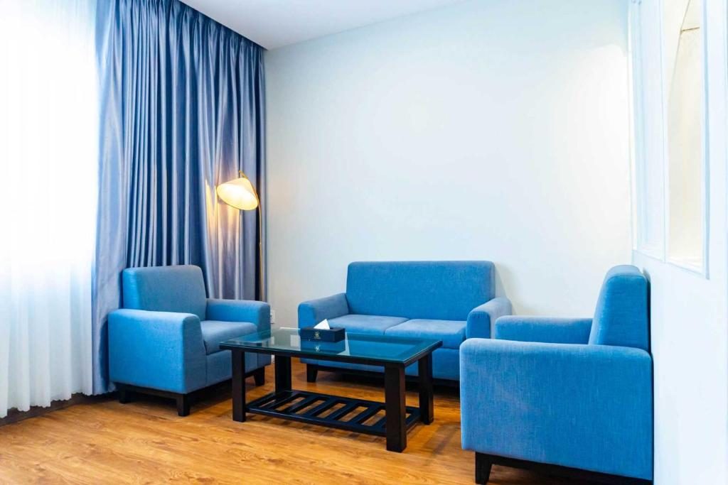 Suite with Complimentary minibar and 1 set of laundry/person/day (not accumulated)