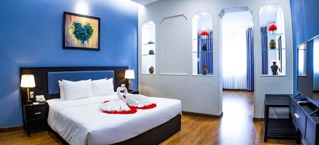 Suite with Complimentary minibar and 1 set of laundry/person/day (not accumulated)