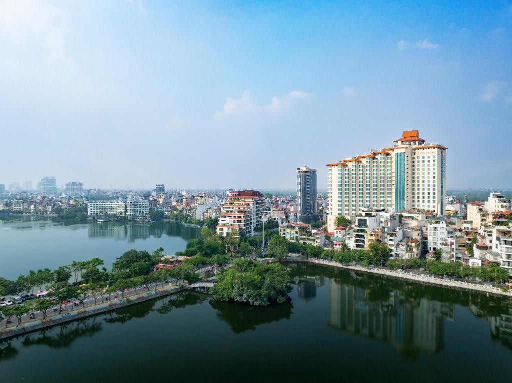 Phòng Deluxe có Giường cỡ King và Tầm nhìn ra Hồ