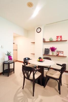 Suite Premier 1 Phòng Ngủ Kèm Dịch Vụ Dọn Phòng