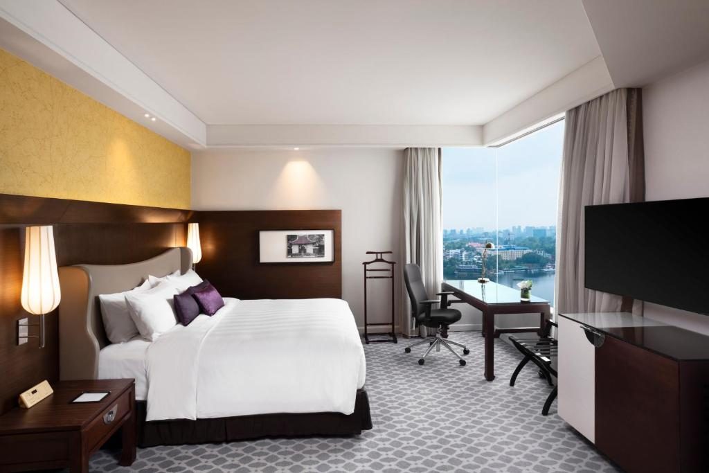 Pacific Club King Room with Lake View