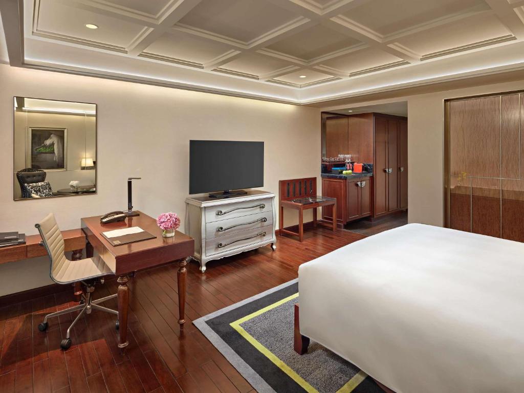 Deluxe King Room – Complimentary daily chocolate hour 5-6pm