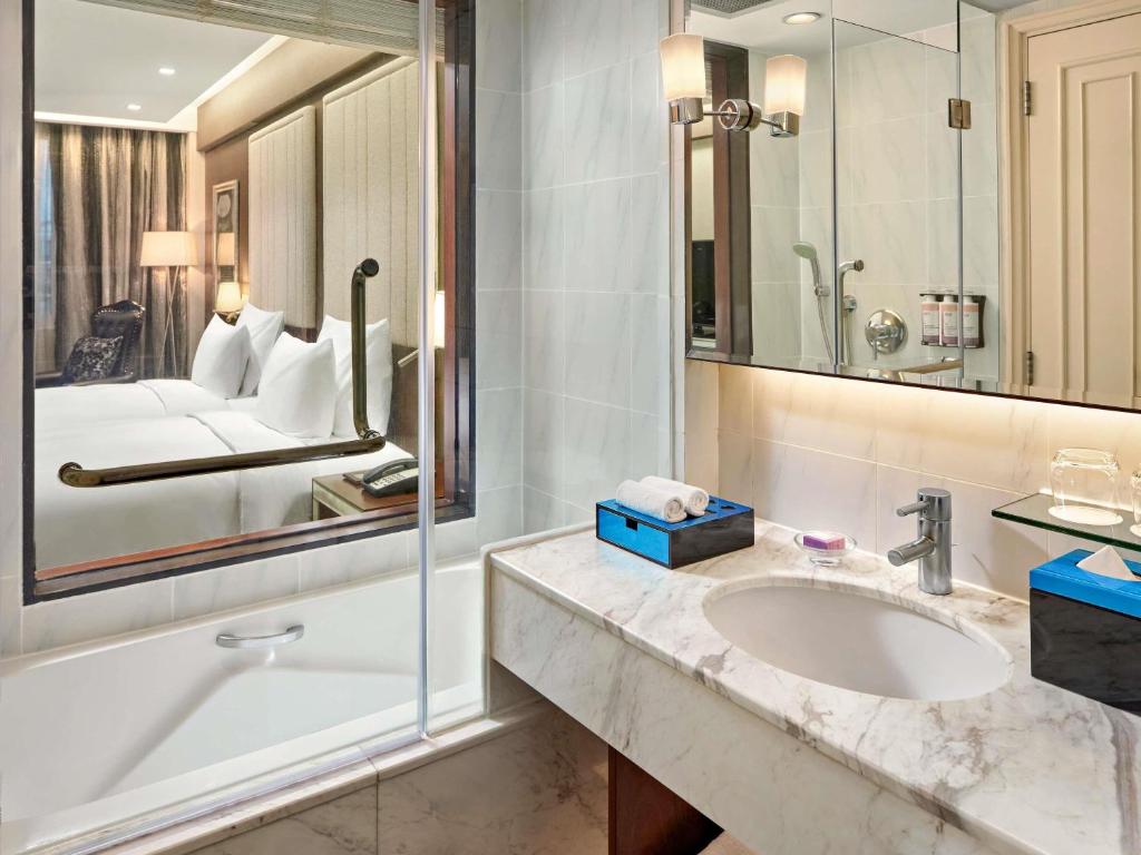 Classic King Room – Complimentary daily chocolate hour 5-6pm