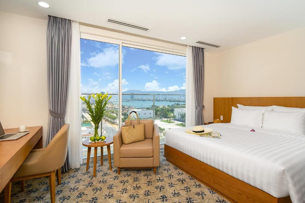 Deluxe Double Room with Balcony and Han River view