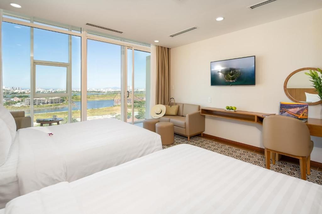 Studio Triple Room with Balcony and Han River view
