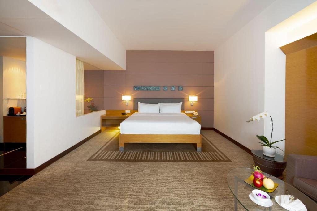 Junior Suite with Airport transfer, 04 Pieces of Laundry Daily, Afternoon Tea and Evening Cocktail