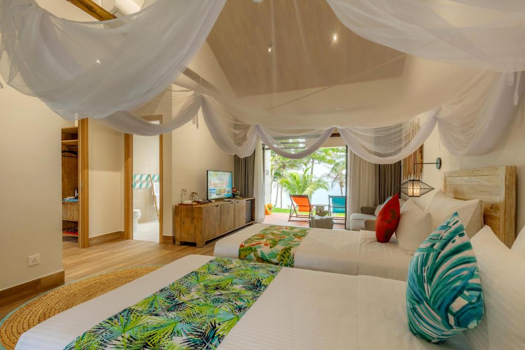 Beachfront Bungalow with Two Single Beds