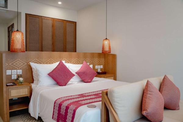 Pax Seaview with King Bed