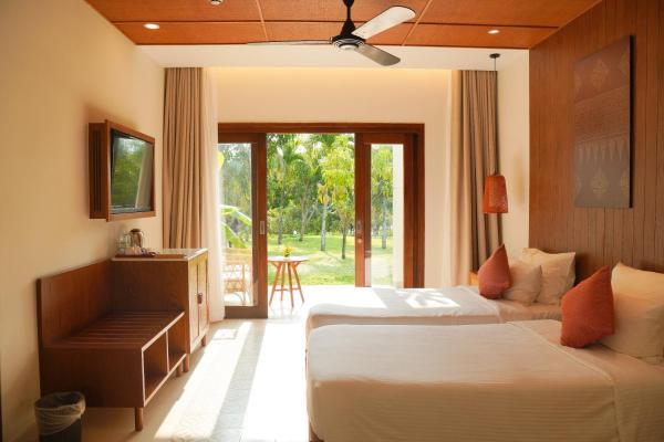 Pax Garden View with Two Single Beds