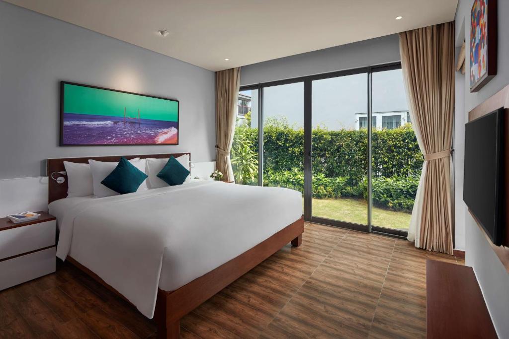 Biệt Thự 4 Phòng Ngủ Có 3 Giường Cỡ King Và 2 Giường Đơn – Ban Công/Hồ Bơi Riêng