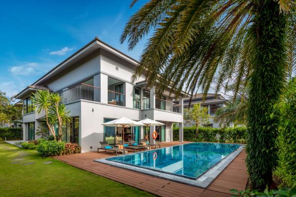 Biệt Thự 5 Phòng Ngủ Có 4 Giường Cỡ King Và 2 Giường Đơn – Ban Công/Hồ Bơi Riêng