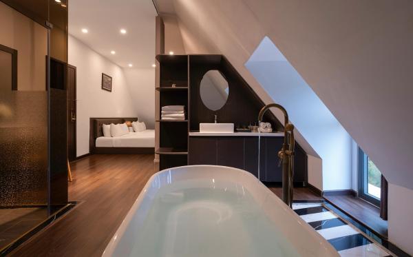 Suite Gia Đình Có Bồn Tắm