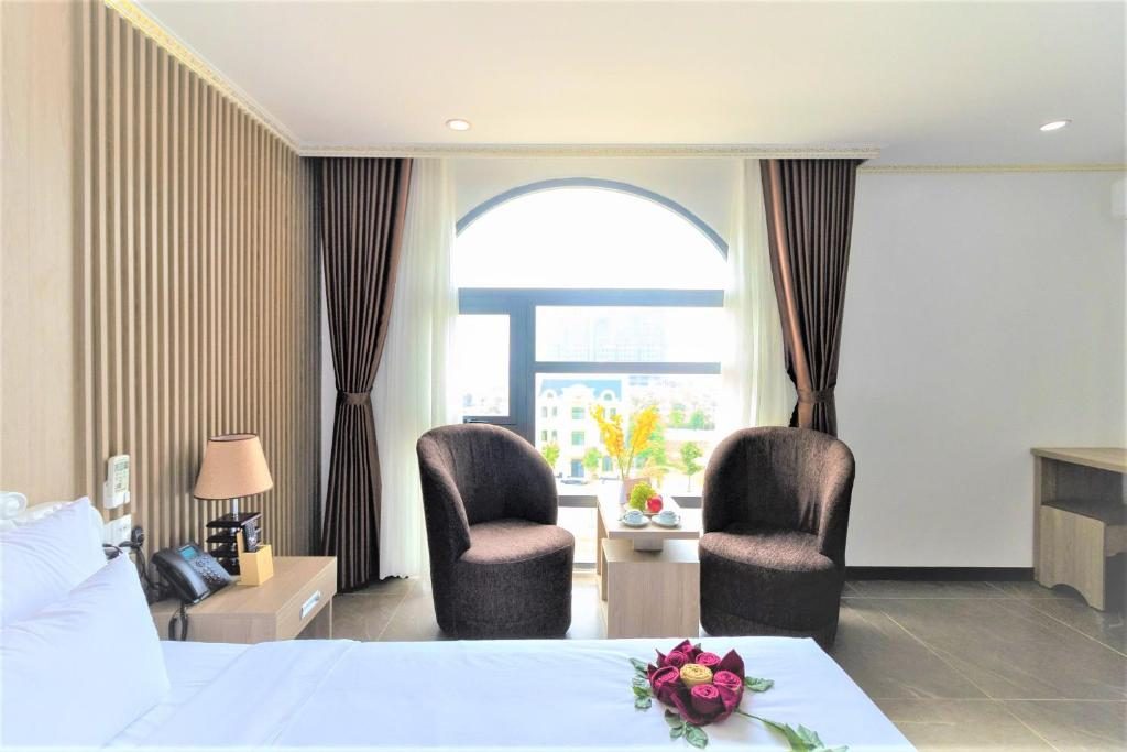 Phòng Deluxe Giường Đôi Nhìn Ra Thành Phố