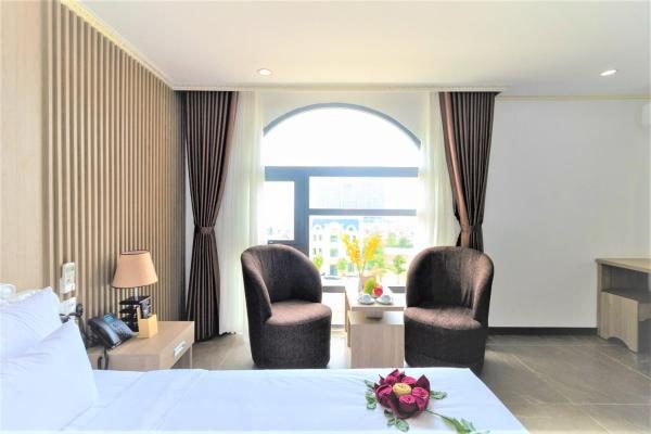 Phòng Deluxe Giường Đôi Nhìn Ra Thành Phố