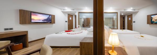 Connecting Rooms with Sea View