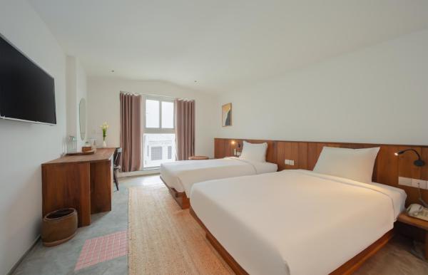 Rustic City View Twin Room