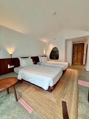 Rustic City View Twin Room